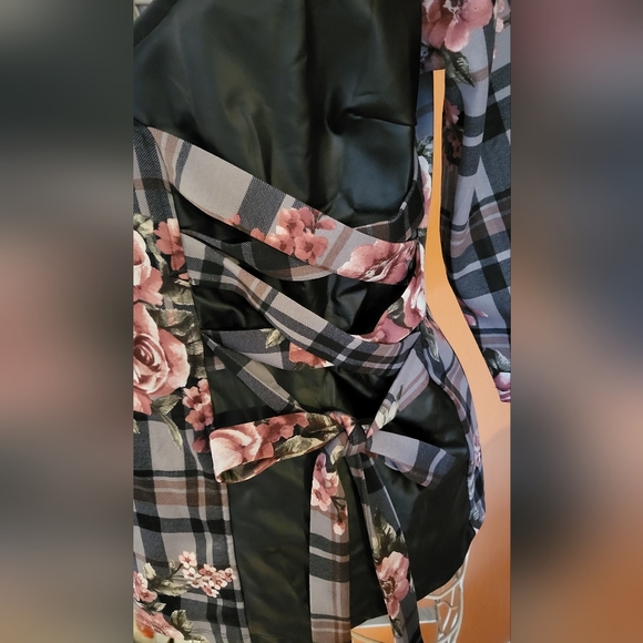 Unique floral blouse with pleather accent - Picture 3 of 4